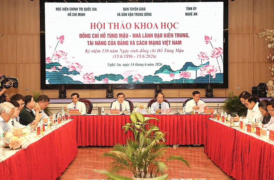 Hồ Tùng Mậu - người đồng chí "như tay với chân" của Chủ tịch Hồ Chí Minh Hồ Tùng Mậu - người đồng chí "như tay với chân" của Chủ tịch Hồ Chí Minh