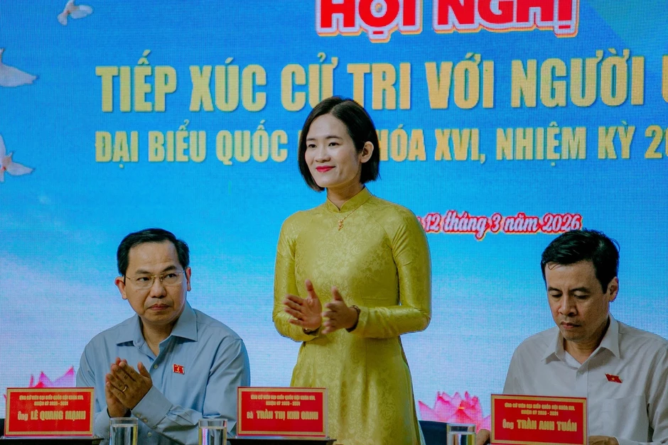 Hoàn cảnh gia đình khiến nữ phó giáo sư muốn đưa chính sách lên nghị trường Hoàn cảnh gia đình khiến nữ phó giáo sư muốn đưa chính sách lên nghị trường