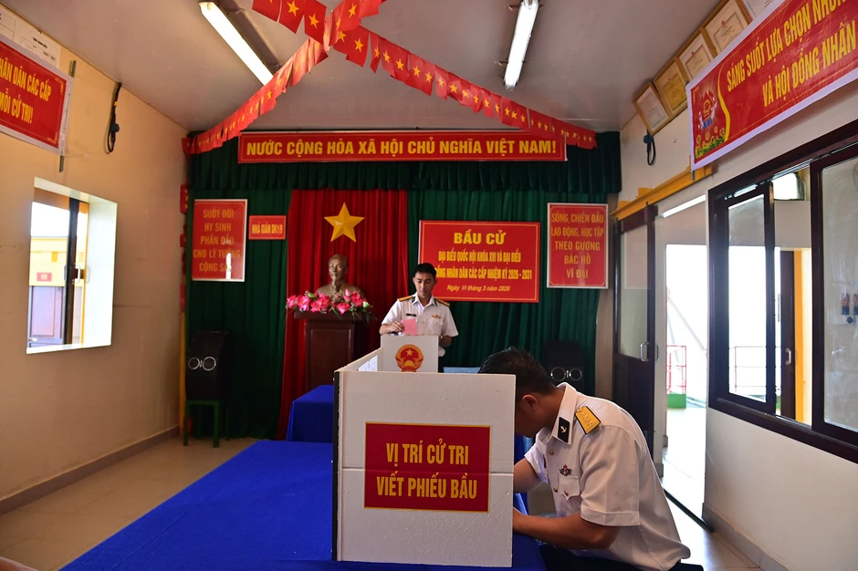 Hoàn thành bầu cử sớm ở nhà giàn DK1/9, bãi cạn Ba Kè