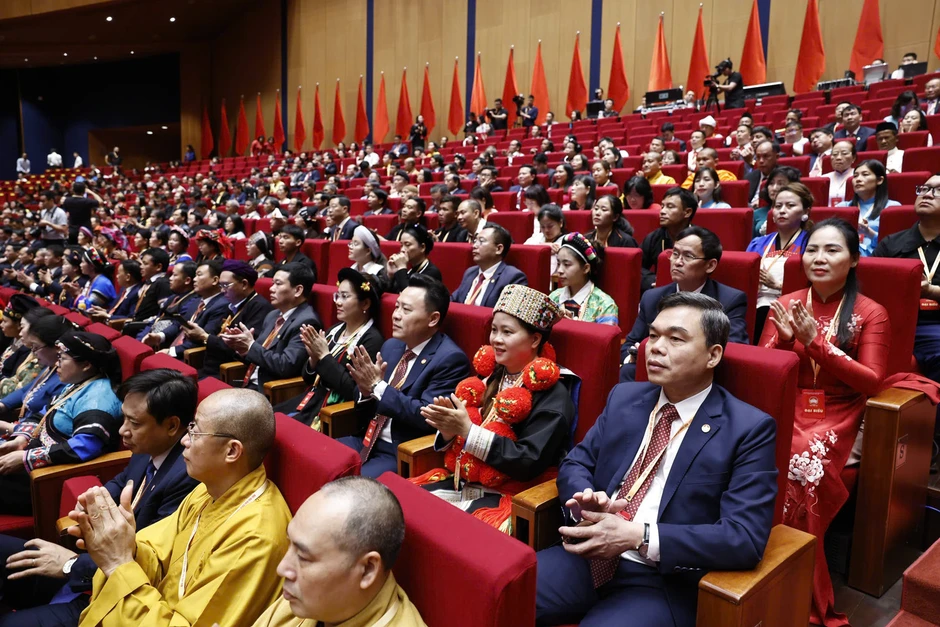 Hoàn thiện bộ máy sau sắp xếp, quan tâm hơn tới chính sách cho cán bộ cơ sở Hoàn thiện bộ máy sau sắp xếp, quan tâm hơn tới chính sách cho cán bộ cơ sở