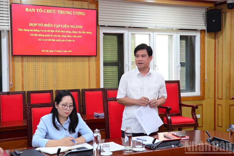 Hoàn thiện hệ thống dữ liệu lớn về tổ chức bộ máy và cán bộ, liên thông đồng bộ trong toàn hệ thống chính trị
