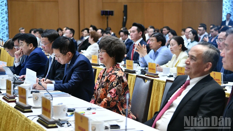 Hoàn thiện nền tảng, cải cách thực chất, kiến tạo phát triển mạnh mẽ hơn nữa Hoàn thiện nền tảng, cải cách thực chất, kiến tạo phát triển mạnh mẽ hơn nữa