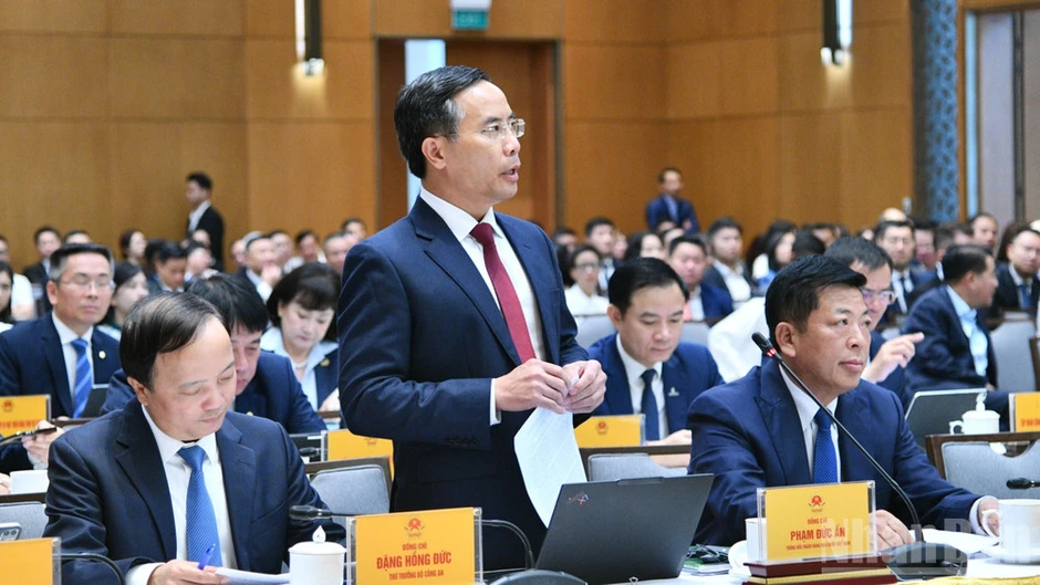 Hoàn thiện nền tảng, cải cách thực chất, kiến tạo phát triển mạnh mẽ hơn nữa Hoàn thiện nền tảng, cải cách thực chất, kiến tạo phát triển mạnh mẽ hơn nữa