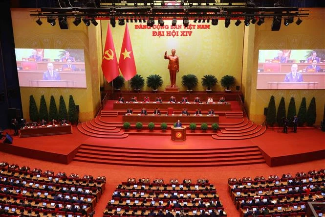 Hoàn thiện những quyết sách chiến lược cho giai đoạn phát triển mới Hoàn thiện những quyết sách chiến lược cho giai đoạn phát triển mới