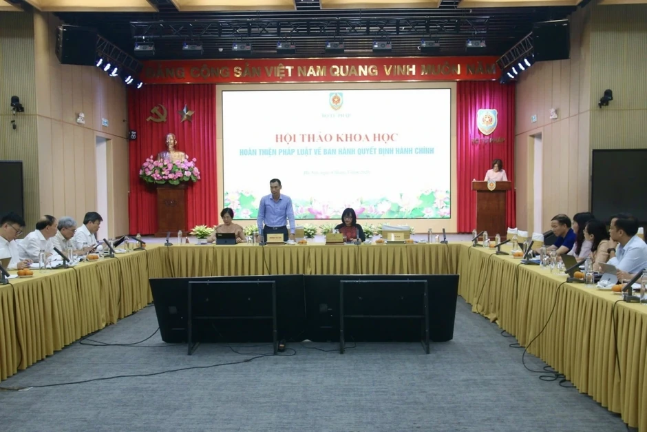Hoàn thiện pháp luật về ban hành quyết định hành chính Hoàn thiện pháp luật về ban hành quyết định hành chính