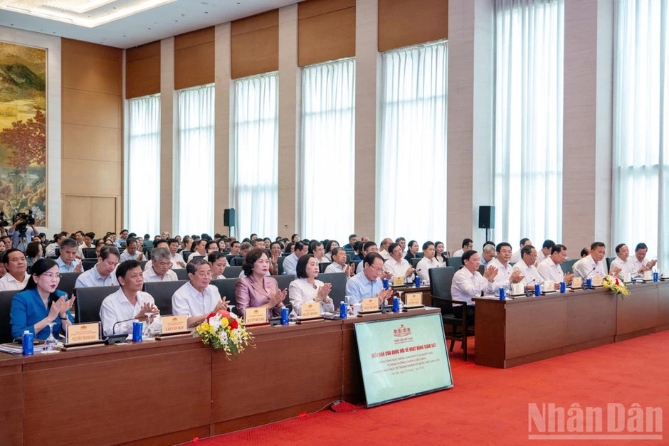 Hoạt động giám sát phải có trọng tâm, đi đến cùng trách nhiệm và kết quả Hoạt động giám sát phải có trọng tâm, đi đến cùng trách nhiệm và kết quả