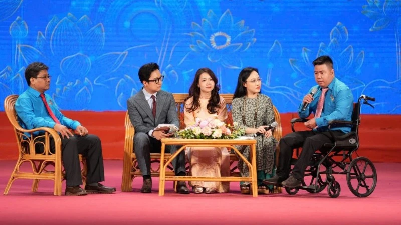 Học Bác từ làm theo, nêu gương sáng lan tỏa các giá trị tốt đẹp trong xã hội Học Bác từ làm theo, nêu gương sáng lan tỏa các giá trị tốt đẹp trong xã hội
