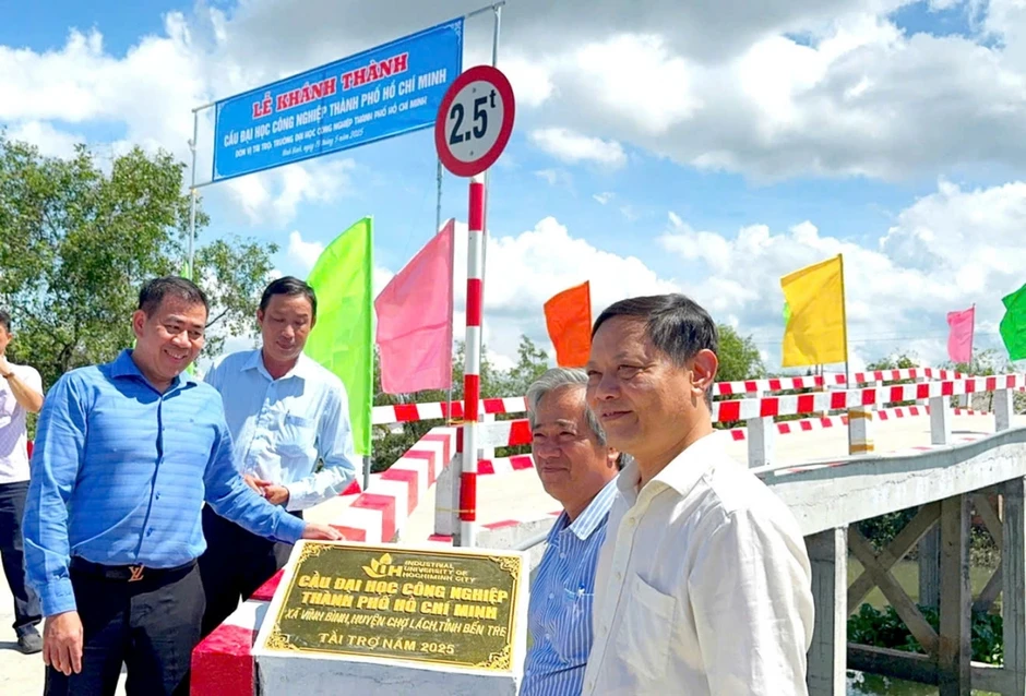 Học Bác từ những điều bình dị: Tận tâm phụng sự, lan tỏa yêu thương Học Bác từ những điều bình dị: Tận tâm phụng sự, lan tỏa yêu thương