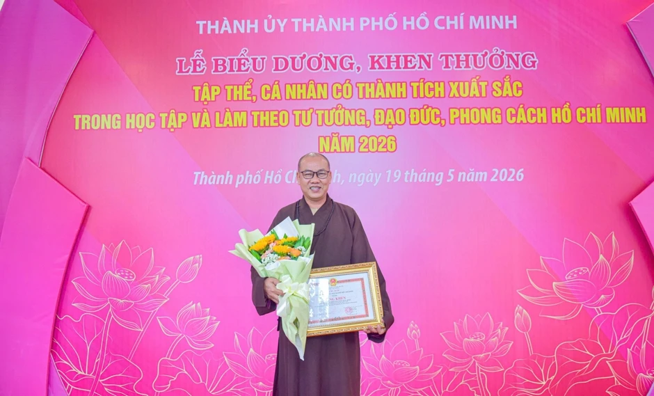 Học Bác từ những điều bình dị: Tận tâm phụng sự, lan tỏa yêu thương Học Bác từ những điều bình dị: Tận tâm phụng sự, lan tỏa yêu thương