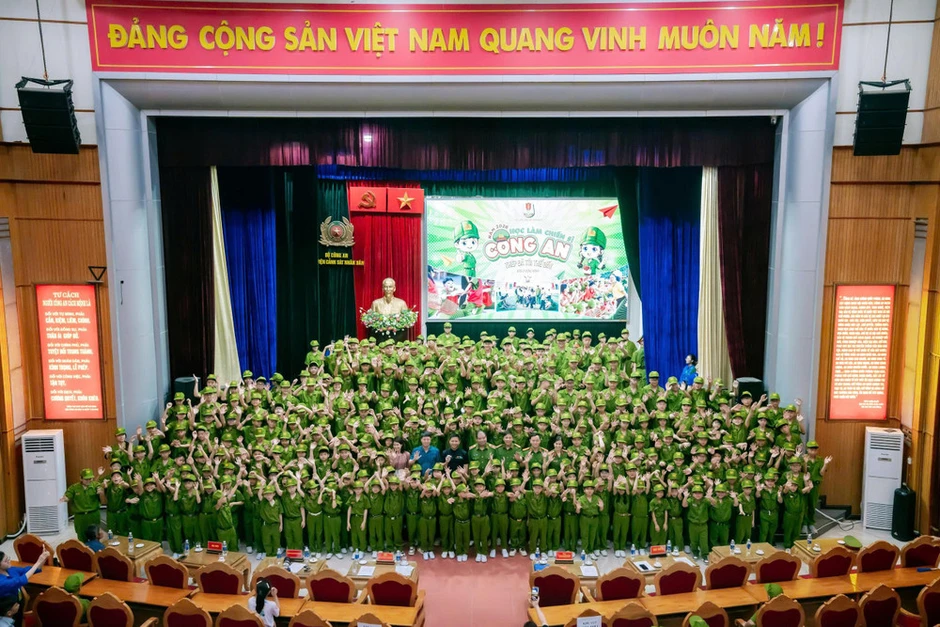 Học viện Cảnh sát nhân dân khai mạc trại hè "Học làm chiến sĩ công an" Học viện Cảnh sát nhân dân khai mạc trại hè "Học làm chiến sĩ công an"