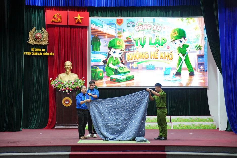 Học viện Cảnh sát nhân dân khai mạc trại hè "Học làm chiến sĩ công an" Học viện Cảnh sát nhân dân khai mạc trại hè "Học làm chiến sĩ công an"