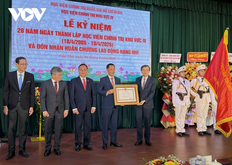 Học viện Chính trị khu vực IV đón nhận Huân chương Lao động hạng Nhì