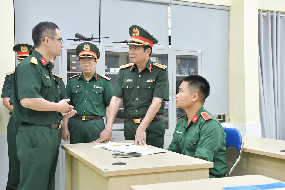 Học viện Kỹ thuật Quân sự phấn đấu có nhiều nhà khoa học đầu ngành, có tổng công trình sư đáp ứng yêu cầu nhiệm vụ Học viện Kỹ thuật Quân sự phấn đấu có nhiều nhà khoa học đầu ngành, có tổng công trình sư đáp ứng yêu cầu nhiệm vụ