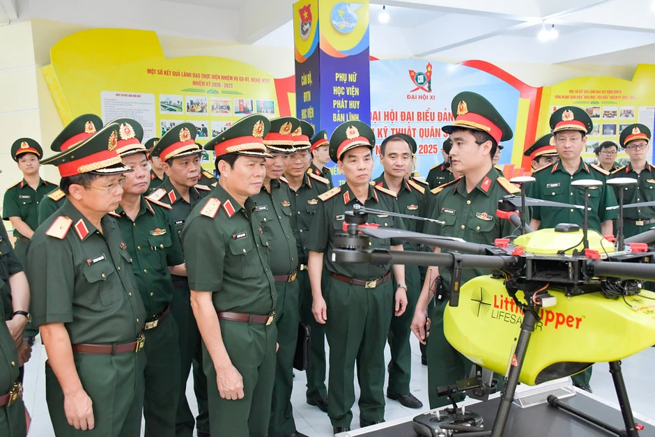 Học viện Kỹ thuật Quân sự phấn đấu có nhiều nhà khoa học đầu ngành, có tổng công trình sư đáp ứng yêu cầu nhiệm vụ Học viện Kỹ thuật Quân sự phấn đấu có nhiều nhà khoa học đầu ngành, có tổng công trình sư đáp ứng yêu cầu nhiệm vụ