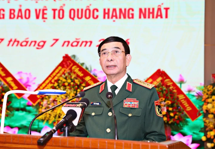 Học viện Lục quân đón nhận Huân chương Bảo vệ Tổ quốc hạng Nhất