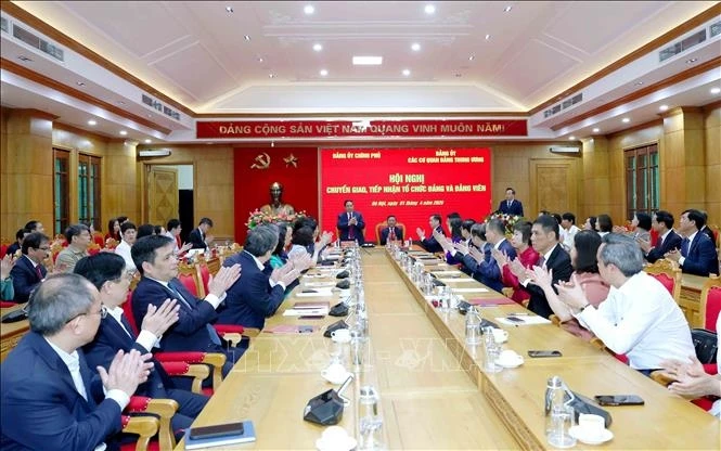 Hội nghị chuyển giao, tiếp nhận tổ chức đảng và đảng viên của 5 đảng bộ Hội nghị chuyển giao, tiếp nhận tổ chức đảng và đảng viên của 5 đảng bộ
