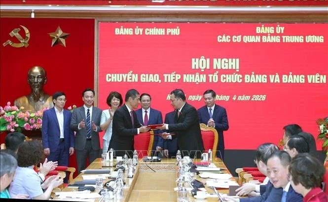Hội nghị chuyển giao, tiếp nhận tổ chức đảng và đảng viên của 5 đảng bộ Hội nghị chuyển giao, tiếp nhận tổ chức đảng và đảng viên của 5 đảng bộ