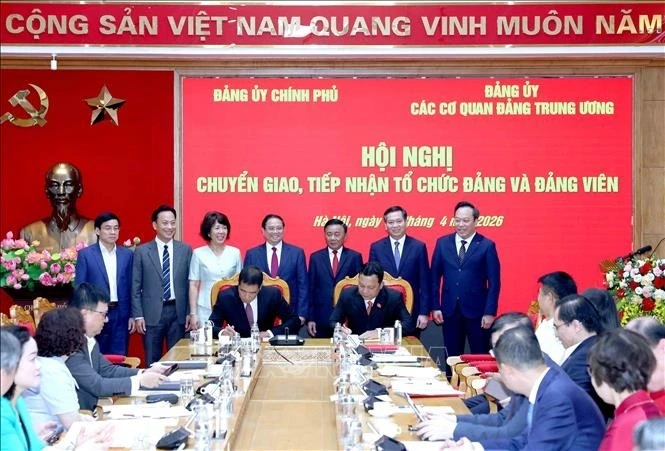 Hội nghị chuyển giao, tiếp nhận tổ chức đảng và đảng viên của 5 đảng bộ Hội nghị chuyển giao, tiếp nhận tổ chức đảng và đảng viên của 5 đảng bộ
