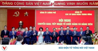 Hội nghị chuyển giao, tiếp nhận tổ chức đảng và đảng viên của 5 đảng bộ