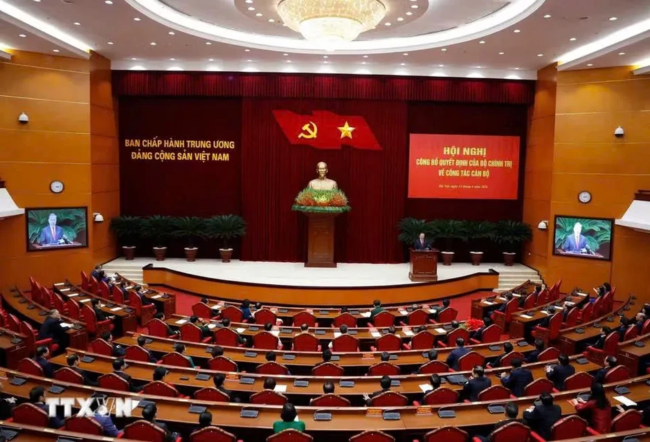 Hội nghị công bố Quyết định của Bộ Chính trị về công tác cán bộ Hội nghị công bố Quyết định của Bộ Chính trị về công tác cán bộ