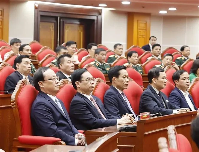 Hội nghị công bố Quyết định của Bộ Chính trị về công tác cán bộ Hội nghị công bố Quyết định của Bộ Chính trị về công tác cán bộ