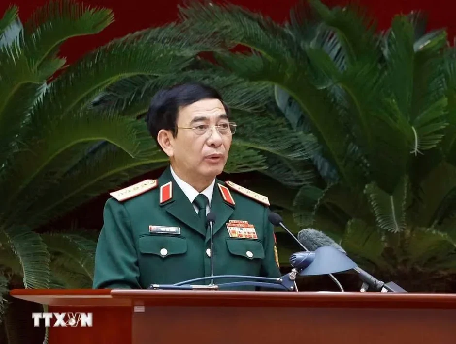 Hội nghị công bố Quyết định của Bộ Chính trị về công tác cán bộ Hội nghị công bố Quyết định của Bộ Chính trị về công tác cán bộ