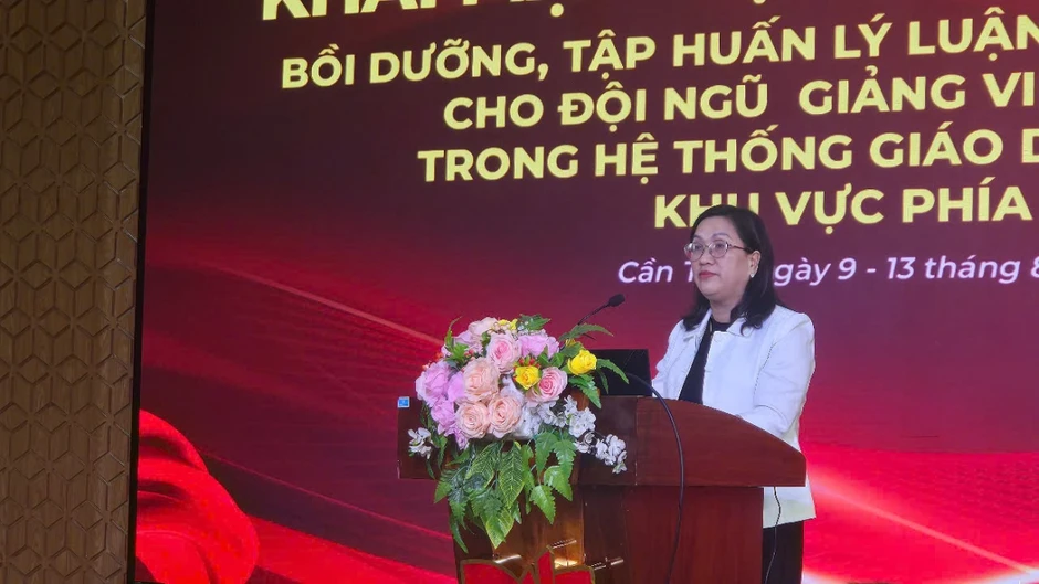Hội nghị toàn quốc bồi dưỡng, tập huấn lý luận chính trị cho đội ngũ giảng viên, giáo viên Hội nghị toàn quốc bồi dưỡng, tập huấn lý luận chính trị cho đội ngũ giảng viên, giáo viên