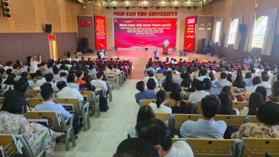 Hội nghị toàn quốc bồi dưỡng, tập huấn lý luận chính trị cho đội ngũ giảng viên, giáo viên Hội nghị toàn quốc bồi dưỡng, tập huấn lý luận chính trị cho đội ngũ giảng viên, giáo viên
