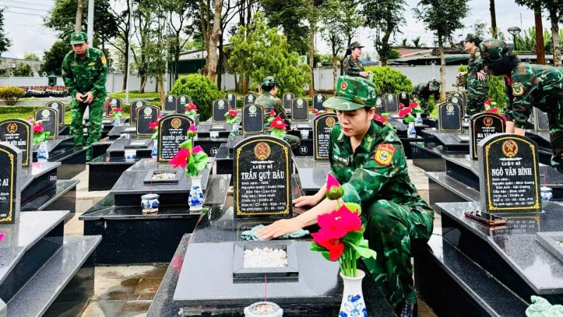 Hội Phụ nữ Bộ đội Biên phòng tỉnh Đắk Lắk tham gia các hoạt động kỷ niệm 79 năm Ngày Thương binh-Liệt sĩ Hội Phụ nữ Bộ đội Biên phòng tỉnh Đắk Lắk tham gia các hoạt động kỷ niệm 79 năm Ngày Thương binh-Liệt sĩ