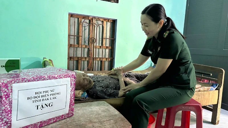 Hội Phụ nữ Bộ đội Biên phòng tỉnh Đắk Lắk tham gia các hoạt động kỷ niệm 79 năm Ngày Thương binh-Liệt sĩ Hội Phụ nữ Bộ đội Biên phòng tỉnh Đắk Lắk tham gia các hoạt động kỷ niệm 79 năm Ngày Thương binh-Liệt sĩ