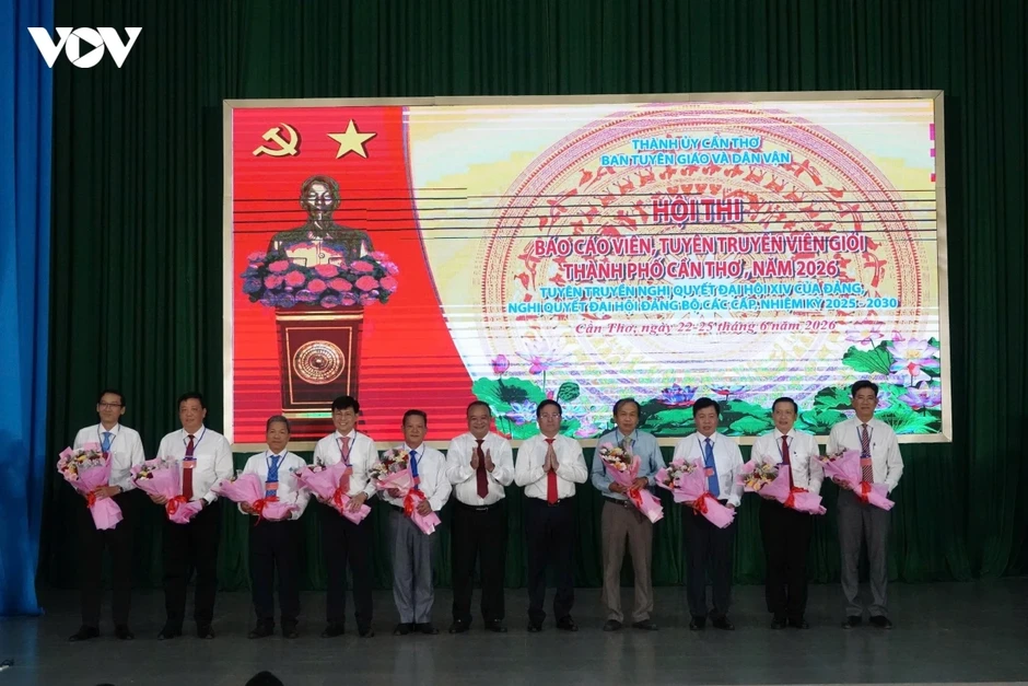 Hội thi báo cáo viên về Nghị quyết Đại hội Đảng các cấp ở Cần Thơ