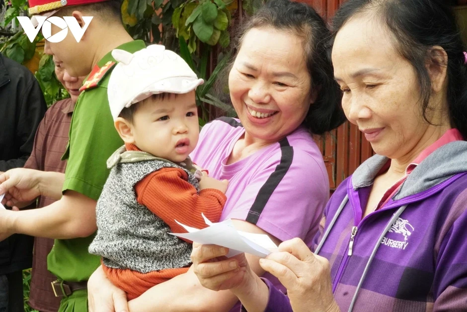 Hơn 1,2 triệu thẻ cử tri in từ dữ liệu dân cư “đúng, đủ, sạch, sống” Hơn 1,2 triệu thẻ cử tri in từ dữ liệu dân cư “đúng, đủ, sạch, sống”