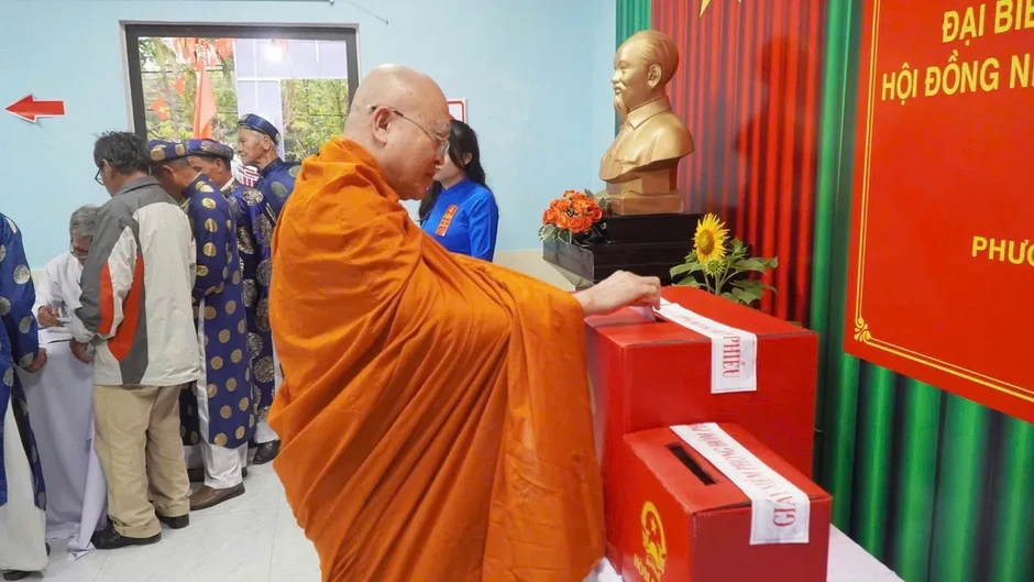 Hơn 1 triệu cử tri thành phố Huế nô nức đi bầu cử Hơn 1 triệu cử tri thành phố Huế nô nức đi bầu cử