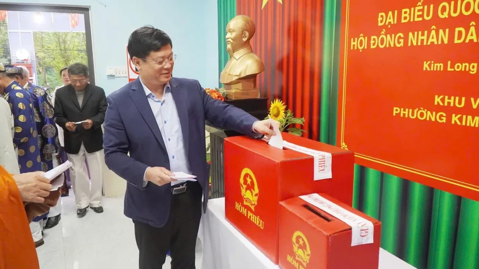 Hơn 1 triệu cử tri thành phố Huế nô nức đi bầu cử Hơn 1 triệu cử tri thành phố Huế nô nức đi bầu cử
