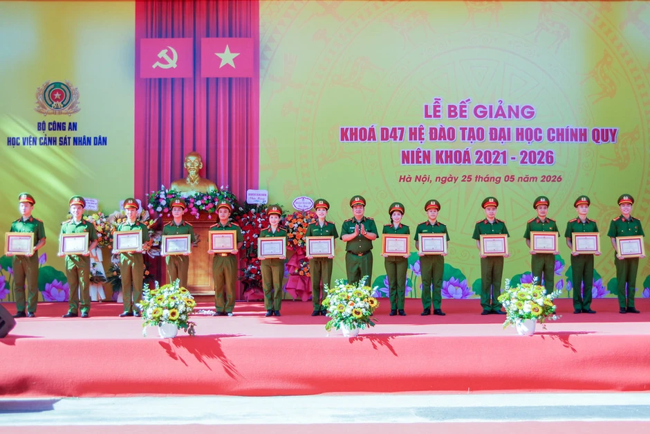 Hơn 500 học viên Học viện Cảnh sát nhân dân nhận bằng tốt nghiệp
