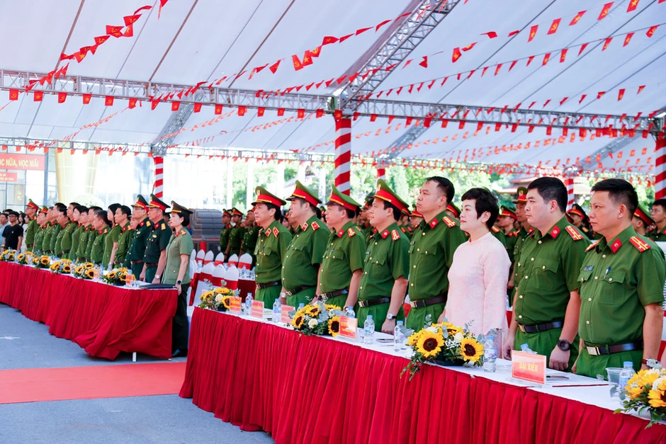 Hơn 500 học viên Học viện Cảnh sát nhân dân nhận bằng tốt nghiệp
