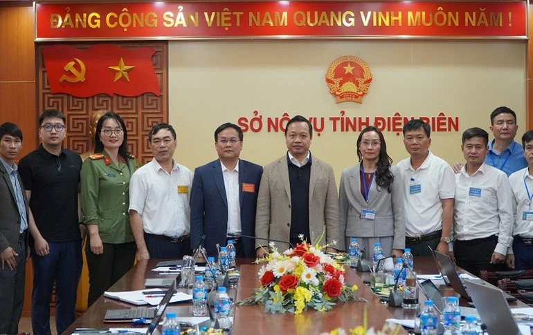 Hơn 99% cử tri tỉnh Điện Biên đã hoàn thành bỏ phiếu bầu đại biểu Quốc hội và Hội đồng nhân dân các cấp Hơn 99% cử tri tỉnh Điện Biên đã hoàn thành bỏ phiếu bầu đại biểu Quốc hội và Hội đồng nhân dân các cấp