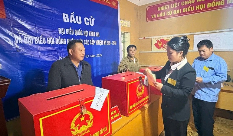 Hơn 99% cử tri tỉnh Điện Biên đã hoàn thành bỏ phiếu bầu đại biểu Quốc hội và Hội đồng nhân dân các cấp Hơn 99% cử tri tỉnh Điện Biên đã hoàn thành bỏ phiếu bầu đại biểu Quốc hội và Hội đồng nhân dân các cấp