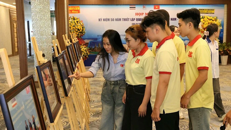 Họp mặt kỷ niệm 50 năm thiết lập quan hệ ngoại giao Việt Nam-Thái Lan Họp mặt kỷ niệm 50 năm thiết lập quan hệ ngoại giao Việt Nam-Thái Lan