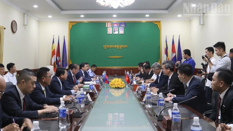 Hợp tác địa phương là động lực quan trọng thúc đẩy quan hệ kinh tế, thương mại, đầu tư Việt Nam-Campuchia Hợp tác địa phương là động lực quan trọng thúc đẩy quan hệ kinh tế, thương mại, đầu tư Việt Nam-Campuchia