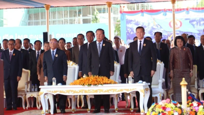 Hợp tác kênh Đảng là trụ cột quan trọng của quan hệ Việt Nam-Campuchia Hợp tác kênh Đảng là trụ cột quan trọng của quan hệ Việt Nam-Campuchia
