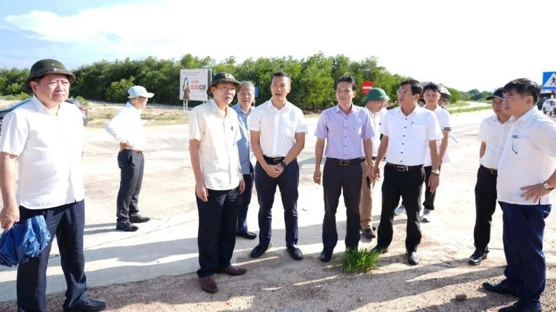 Huế tập trung tháo gỡ điểm nghẽn, tăng tốc trong chặng cuối năm Huế tập trung tháo gỡ điểm nghẽn, tăng tốc trong chặng cuối năm