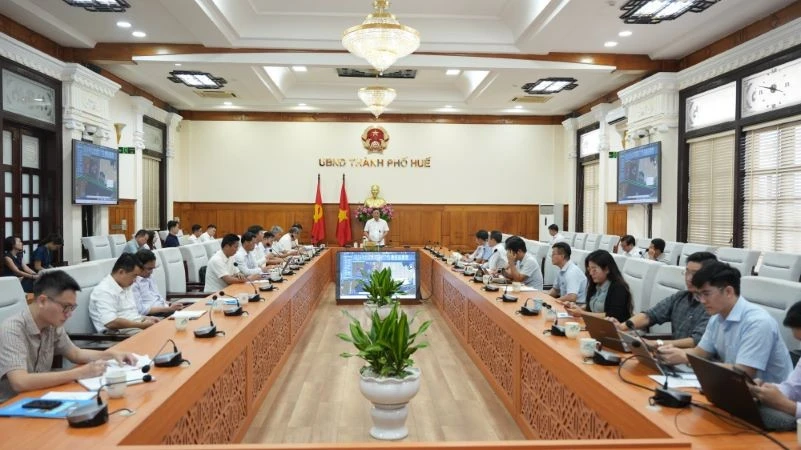 Huế tập trung tháo gỡ điểm nghẽn, tăng tốc trong chặng cuối năm Huế tập trung tháo gỡ điểm nghẽn, tăng tốc trong chặng cuối năm