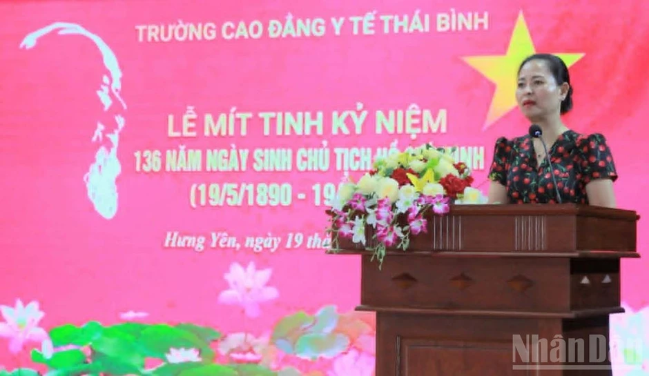 Hưng Yên: Nhiều sinh viên ưu tú được kết nạp Đảng đúng dịp sinh nhật Bác Hưng Yên: Nhiều sinh viên ưu tú được kết nạp Đảng đúng dịp sinh nhật Bác
