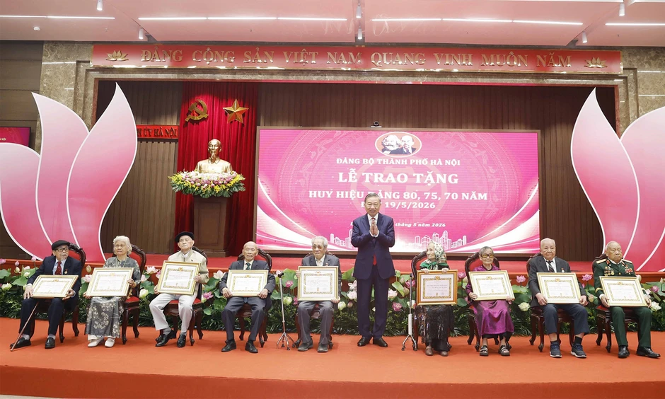 Hướng dẫn mới của Ban Tổ chức Trung ương về xét tặng Huy hiệu Đảng