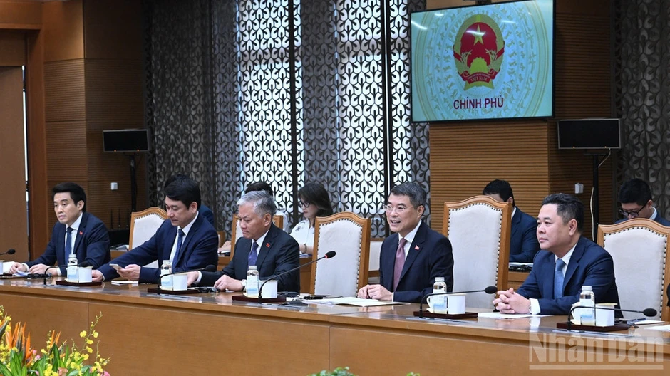 IMF hoàn toàn ủng hộ mục tiêu tăng trưởng 2 con số của Việt Nam IMF hoàn toàn ủng hộ mục tiêu tăng trưởng 2 con số của Việt Nam