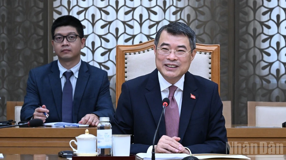IMF hoàn toàn ủng hộ mục tiêu tăng trưởng 2 con số của Việt Nam IMF hoàn toàn ủng hộ mục tiêu tăng trưởng 2 con số của Việt Nam