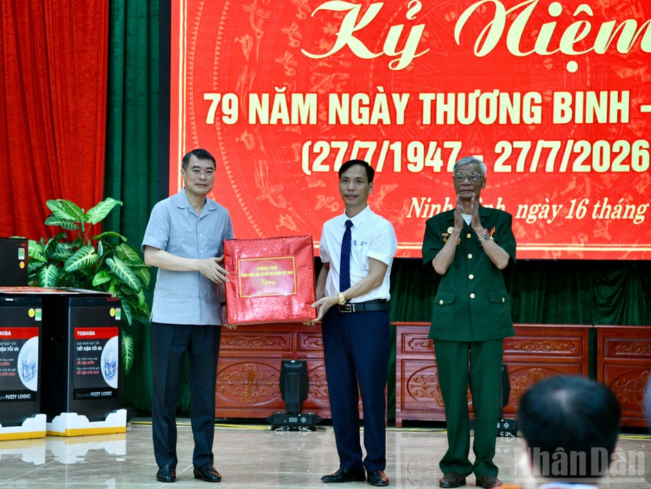 Kết tinh thành nét đẹp nhân văn rất sâu sắc, viết tiếp truyền thống nghĩa tình cao đẹp của dân tộc ta Kết tinh thành nét đẹp nhân văn rất sâu sắc, viết tiếp truyền thống nghĩa tình cao đẹp của dân tộc ta