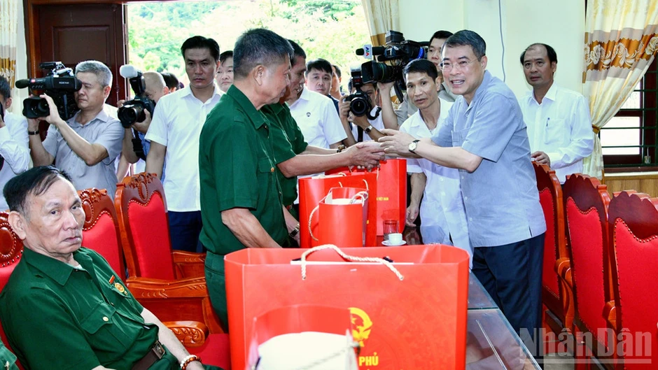 Kết tinh thành nét đẹp nhân văn rất sâu sắc, viết tiếp truyền thống nghĩa tình cao đẹp của dân tộc ta Kết tinh thành nét đẹp nhân văn rất sâu sắc, viết tiếp truyền thống nghĩa tình cao đẹp của dân tộc ta