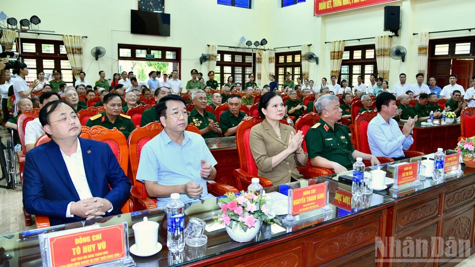 Kết tinh thành nét đẹp nhân văn rất sâu sắc, viết tiếp truyền thống nghĩa tình cao đẹp của dân tộc ta Kết tinh thành nét đẹp nhân văn rất sâu sắc, viết tiếp truyền thống nghĩa tình cao đẹp của dân tộc ta